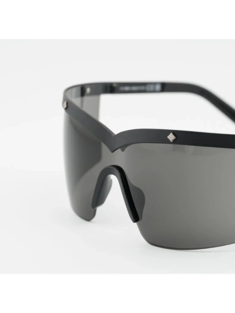 MCM MW0016 02A Sunglasses Black Shield Frame, Smoke Lenses